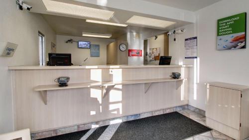 Hall o reception di Motel 6-Owensboro, KY