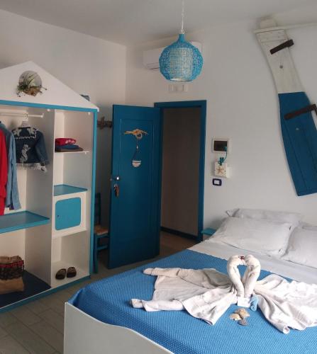 a person laying on a bed in a bedroom at ControVento Rooms in Margherita di Savoia