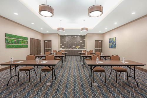 a classroom with tables and chairs in a room at La Quinta Inn and Suites by Wyndham Houston Spring South in Spring