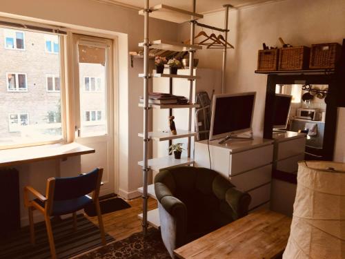 a room with a desk with a computer and a chair at Nice room in apartment in Amager in Copenhagen