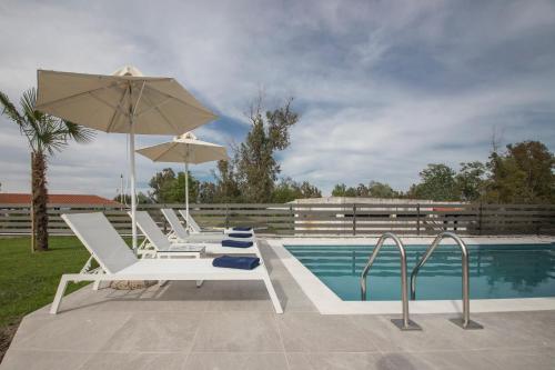 Πισίνα στο ή κοντά στο Ocean Private Villas - Pefkochori Halkidiki