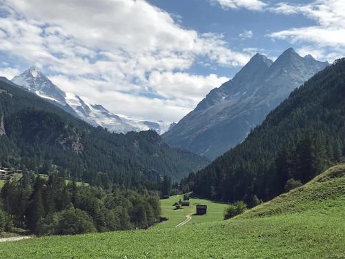 Un paisaje natural cerca del chalet de montaña