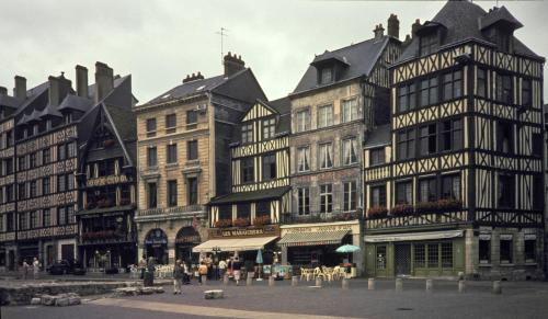 Gallery image of Hotel Morand in Rouen