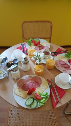 a table with plates of meat and vegetables on it at Scharfer Kessel in Weimar