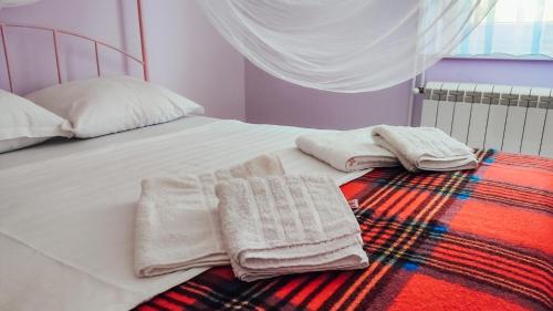 Ένα ή περισσότερα κρεβάτια σε δωμάτιο στο Apartman Davidović