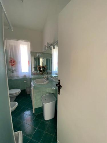 Ένα μπάνιο στο Appartamento con vista su Porto Ercole