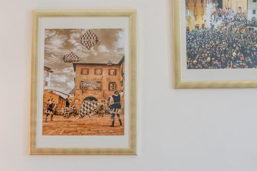 a framed picture of a game of chess on a wall at Le Case di Sonia MAISON MAMI' Fucecchio in Fucecchio