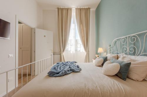 a bedroom with a large bed with a blanket on it at Le Case di Sonia MAISON MAMI' Fucecchio in Fucecchio