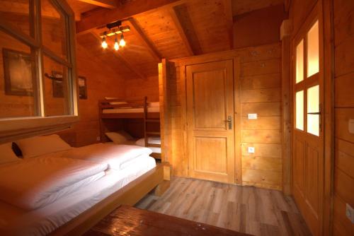 Säng eller sängar i ett rum på Rafting Tara Camp Highlander