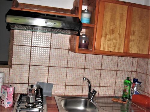 a kitchen counter with a sink and a stove at La Pietra Rara B&B in Montone