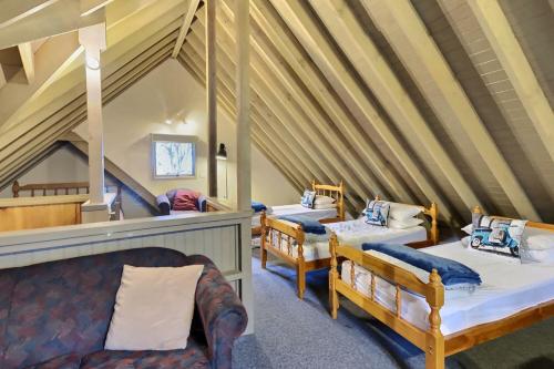Una cama o camas en una habitación de Tyee
