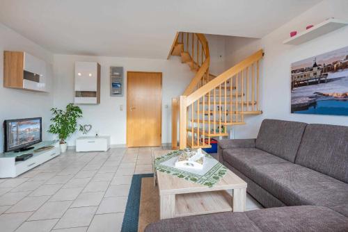 a living room with a couch and a table at Ferienwohnung Ostseefeeling 4 in Ostseebad Karlshagen