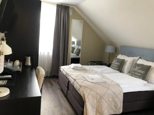 In de Witte Dame Hotel Bar Kitchen Apartmentsにあるベッド