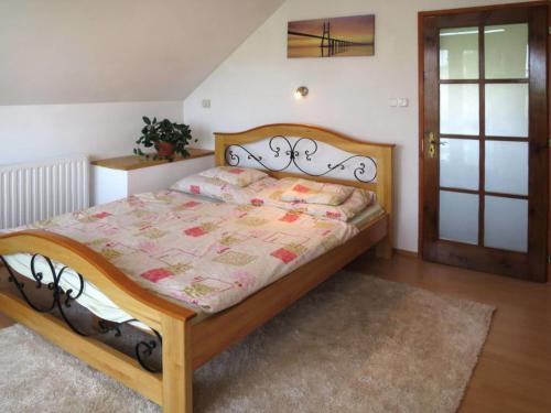 Кровать или кровати в номере Ferienhaus Magyar