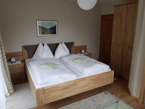 מיטה או מיטות בחדר ב-Lackenhof
