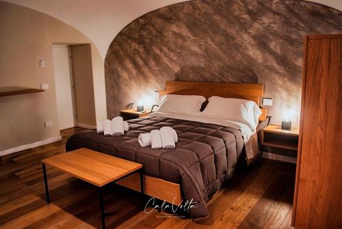a bedroom with a large bed in a room at Cala Volta Comfort House in Torre del Greco