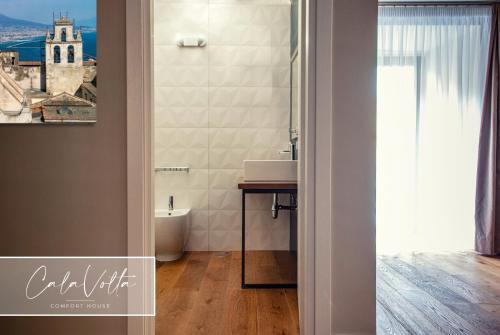 a bathroom with a sink and a toilet at Cala Volta Comfort House in Torre del Greco
