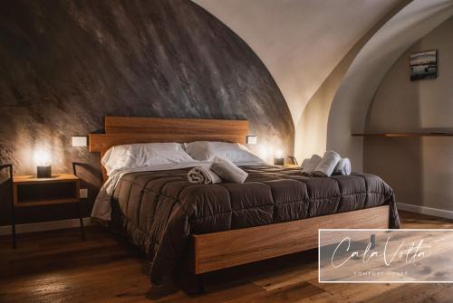 a bedroom with a large bed in a room at Cala Volta Comfort House in Torre del Greco