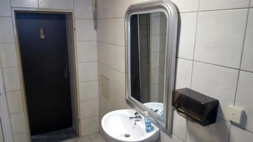 Bilik mandi di Gästezimmer I Neo1
