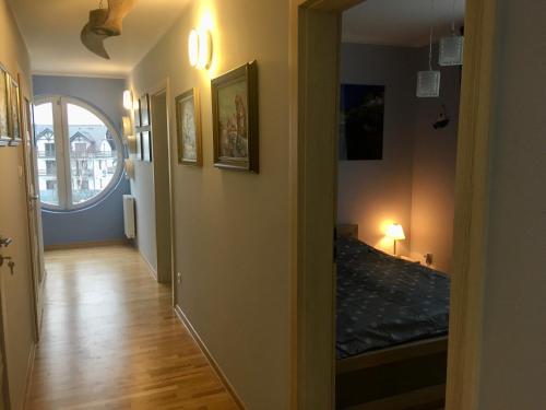 Apartament Środziemnomorski tesisinde bir odada yatak veya yataklar