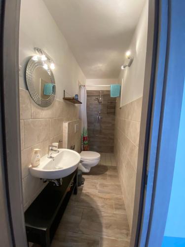 Ένα μπάνιο στο Casa Cologna Appartementen