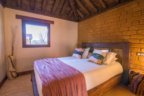 a bedroom with a bed in a room with a window at El BURGO DE OSMA ALOJAMIENTO RURAL VILLA BAGH in El Burgo de Osma