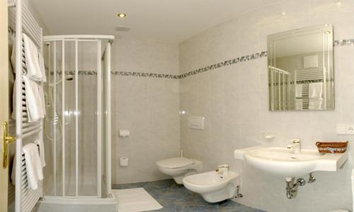 a bathroom with a sink and a toilet and a shower at Residence Palmai in Ortisei