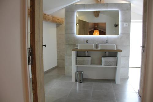 a bathroom with two sinks and a mirror at Clos de la Madone in Flaux