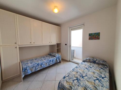 A bed or beds in a room at Residenza Gioia lido san giovanni