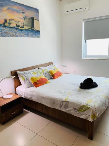 a bedroom with a bed and a picture on the wall at Hostel Malti Budget in St Julian's