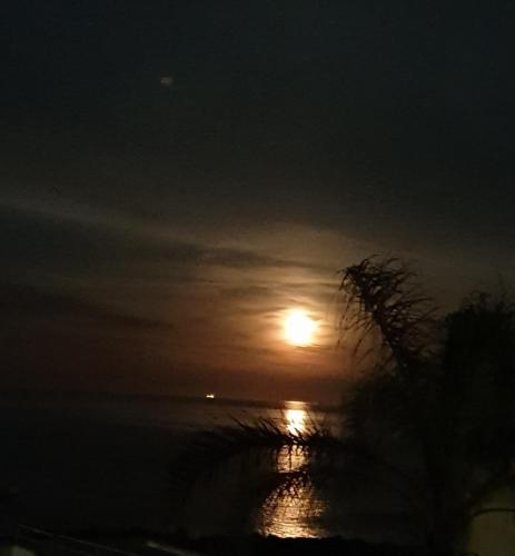 a sunset over the water with the sun in the sky at Acqua di Mare in Mascali