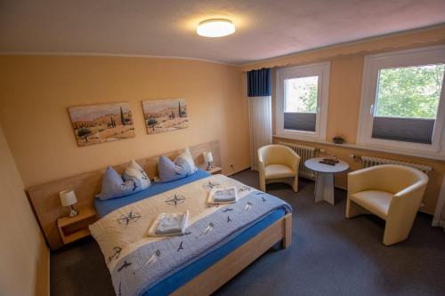 Postel nebo postele na pokoji v ubytování Hotel Norden Norddeich
