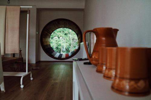 a room with a large round window and a mirror at Kačara Vodeničko brdo in Pranjani