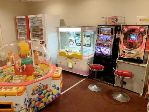 two arcade games and two machines in a room at Nishiizu Crystal View Hotel in Nishiizu