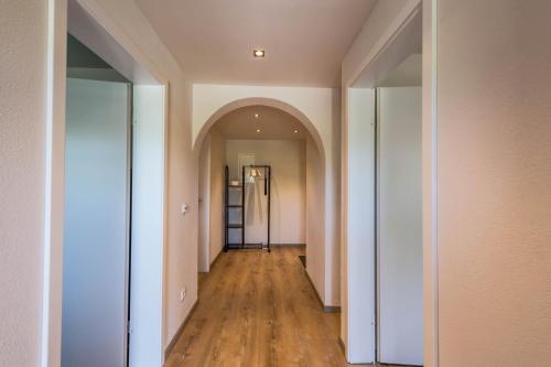 an empty hallway with an archway in a house at Ferienwohnung Julia in Taching am See