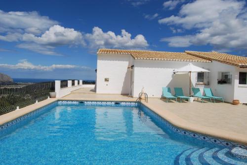 Bazén v ubytování Olivae XALET nebo v jeho okolí