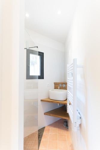 a white bathroom with a sink and a mirror at Brise du Large - Maison d'Ault in Ault