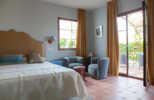 Postel nebo postele na pokoji v ubytování Hotel Cortijo de Salia