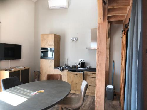 Kuchyň nebo kuchyňský kout v ubytování Slaperij Salud! Studios & appartementen