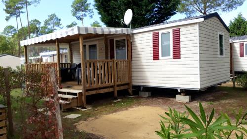 Bungalow de 2 chambres a Saint Julien en Born avec piscine partagee et jardin amenage a 5 km de la p