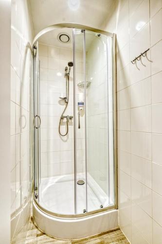 Salle de bains dans l'établissement Level Rooms
