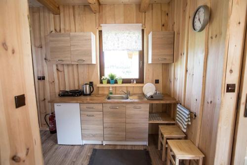 Dapur atau dapur kecil di Domki PAGAJ