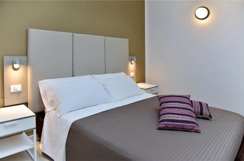 Posteľ alebo postele v izbe v ubytovaní Garda Bloom Holiday Apartments