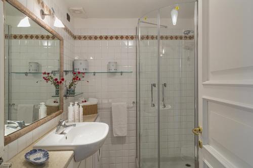 A bathroom at Casa Giustiniani by Wonderful Italy