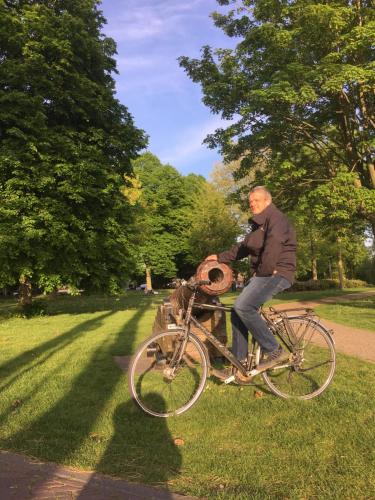 a man riding a bike in the grass at B&B Het Vogeltje in Harderwijk