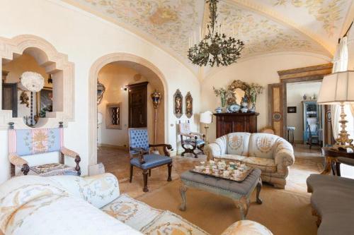 Posezení v ubytování Casa Raiola by CapriRooms