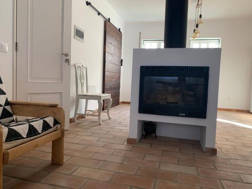 TV a/nebo společenská místnost v ubytování Almograve Beach Hostel