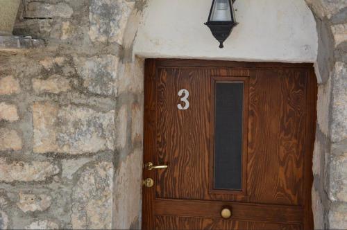 a wooden door with the number three on it at Bed & breakfast vecchia vallata in Gioia del Colle