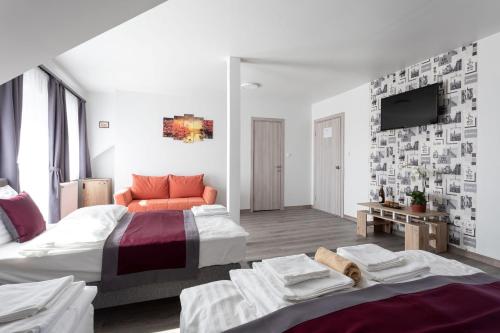 A bed or beds in a room at Hooper's Vendégház