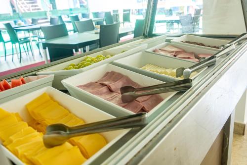 インの敷地内または近くでの食事または食べ物